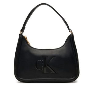 Torebka Calvin Klein. Czarne torebki klasyczne Calvin Klein, bez wzorów, bez dodatków. Za 329,99 zł.