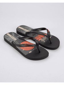 Ipanema Japonki w kolorze czarno-pomarańczowym rozmiar: 35/36. Czarne klapki Ipanema, bez wzorów, z tworzywa sztucznego, z otwartym noskiem, bez obcasa. Za 41,69 zł.