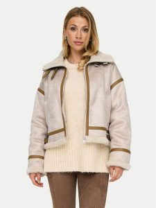 ONLY Kożuch Ylva 15322042 Beżowy Regular Fit. Brązowe płaszcze ONLY, xs, bez wzorów, z syntetyku, bez kaptura. Za 379,99 zł.