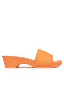 Guess Klapki E5GZ06 BB00F Pomarańczowy. Brązowe klapki Guess, z aplikacjami, z tworzywa sztucznego, bez obcasa. Za 179,99 zł.