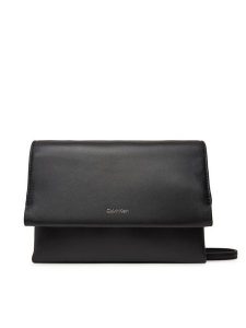 Calvin Klein Torebka Ck Narrate Leather Mini Bag K60K613005 Czarny. Czarne listonoszki Calvin Klein, bez wzorów, ze skóry, bez dodatków. Za 289,99 zł.
