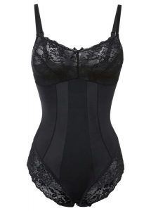 Body o średnim stopniu modelowania sylwetki, z koronką. Czarne body i gorsety bonprix, bez wzorów, z koronki. Za 139,99 zł.