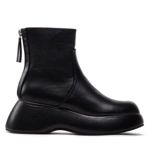 Botki DeeZee. Czarne botki DeeZee, bez wzorów, bez obcasa, na koturnie, bez zapięcia. Za 259,99 zł.