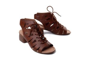 Rieker Remonte R8776-24 Brązowy, sandały damskie. Brązowe sandały Rieker Remonte, bez wzorów, ze skóry, bez obcasa, bez zapięcia. Za 389,90 zł.