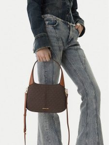 MICHAEL Michael Kors Torebka 30R6G0XL1B Brązowy. Brązowe torebki klasyczne MICHAEL Michael Kors, bez wzorów, ze skóry, bez dodatków. Za 611,99 zł.