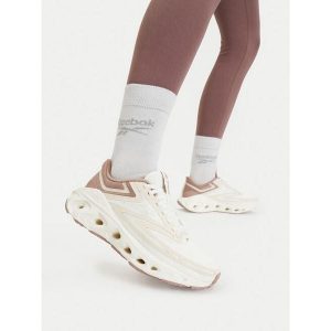 Buty do biegania Reebok. Białe buty sportowe Reebok, bez wzorów, bez zapięcia, do biegania. Za 349,99 zł.