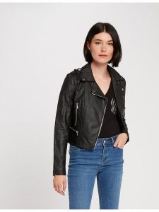 Morgan Kurtka z imitacji skóry 202-GRAMMO.N Czarny Regular Fit. Czarne kurtki Morgan, bez wzorów, ze skóry, bez kaptura. Za 169,99 zł.
