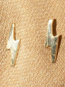 L instant d Or Złote kolczyki-wkrętki "Eclair doré" rozmiar: onesize. Żółte kolczyki L instant d Or, złote. Za 252,99 zł.