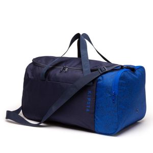 Torba sportowa Decathlon Essential 35 l. Brązowe torby podróżne i sportowe DECATHLON, bez wzorów, z materiału, na ramię. Za 39,99 zł.
