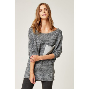 Sweter w kolorze szarym. Szare swetry klasyczne marki SCUI, z dekoltem w łódkę. W wyprzedaży za 129,95 zł.