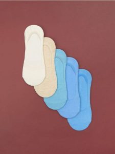 Skarpetki 5 pack - błękitny. Niebieskie skarpetki Sinsay, bez wzorów. W wyprzedaży za 9,99 zł.
