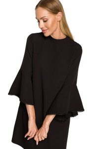Elegancka sukienka trapezowa z bufiastymi rękawami z falbanami czarna. Czarne sukienki MOE, l, bez wzorów, eleganckie, bez kołnierzyka, bez ramiączek, trapezowe. Za 259,00 zł.