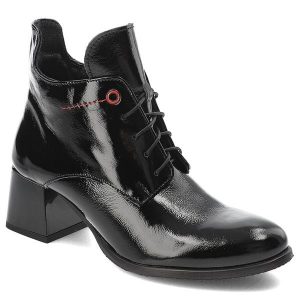 Czarne Botki Armodo Stylowe Obuwie Damskie. Czarne botki Armodo, bez wzorów, z materiału, bez obcasa, bez zapięcia. Za 356,99 zł.
