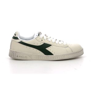 Sneakersy Diadora Game L Low Waxe. Białe buty sportowe Diadora, bez wzorów, bez zapięcia. W wyprzedaży za 363,85 zł.