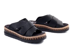 RIEKER V7989-00 black, klapki damskie. Czarne klapki Rieker, bez wzorów, bez obcasa, na koturnie. Za 239,92 zł.