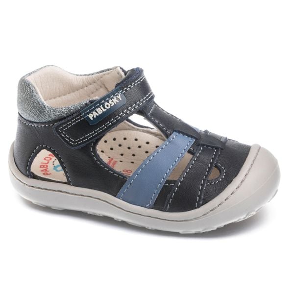 Sandały PABLOSKY 023922P Niebieski. Niebieskie buty trekkingowe PABLOSKY, bez wzorów, ze skóry, bez obcasa, bez zapięcia. Za 157,99 zł.