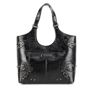 Torebka Badura. Czarne torebki klasyczne Badura, bez wzorów, bez dodatków. Za 329,99 zł.