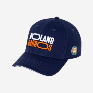 Czapka tenisowa Roland Garros logo RG. Czapki ROLAND GARROS, bez wzorów, z bawełny, sportowe. Za 79,99 zł.
