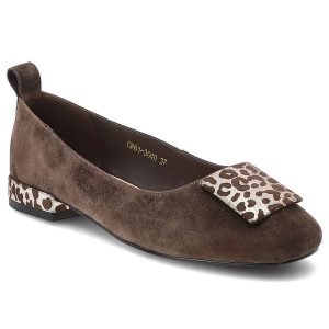 Czółenka damskie S.Barski, cholewka ze skóry naturalnej zamszowej wsuwany fason z zabudowanym przodem , brązowe, CR61-3040. Brązowe czółenka S.BARSKI, bez wzorów, ze skóry, bez obcasa, bez zapięcia. Za 289,00 zł.