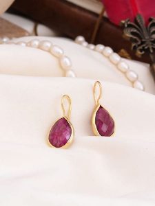 Pierres delicates Pozłacane kolczyki z agatami rozmiar: onesize. Różowe kolczyki Pierres delicates, z agatem, pozłacane. Za 39,99 zł.