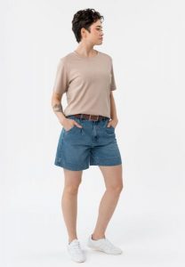 Krótkie szorty jeansowe E-LUMIA. Szorty Volcano, bez wzorów, z bawełny, klasyczne, z standardowym stanem. Za 139,99 zł.