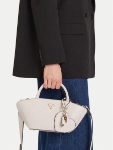 Guess Torebka Bolena Mini HWZG92 07760 Kremowy. Białe torebki klasyczne Guess, z aplikacjami, ze skóry, bez dodatków. Za 319,99 zł.