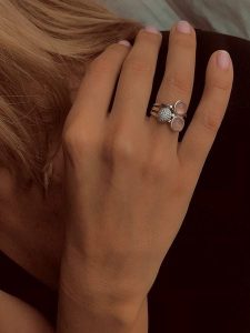 Les Petites Précieuses Srebrny pierścionek z kamieniami szlachetnymi rozmiar: 54. Różowe pierścionki Les Petites Précieuses, z cyrkonią, srebrne. Za 297,26 zł.