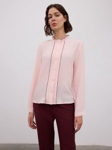 BGN Bluzka w kolorze jasnoróżowym rozmiar: 38. Różowe bluzki BGN, bez wzorów, z wiskozy, bez kołnierzyka, bez ramiączek. Za 156,45 zł.