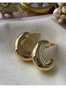 Luseera Pozłacane kolczyki-półkreole rozmiar: onesize. Żółte kolczyki Luseera, pozłacane. Za 39,99 zł.