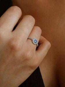 DIA DIAMONDS Srebrny pierścionek z diamentami i tanzanitem rozmiar: 54. Niebieskie pierścionki DIA DIAMONDS, z diamentem, srebrne. Za 395,31 zł.