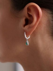 Heliophilia Srebrne kolczyki-kreole rozmiar: onesize. Szare kolczyki Heliophilia, z cyrkonią, srebrne. Za 122,38 zł.