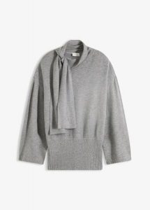 Sweter oversize z miękkiej mieszanki wiskozy. Czarne swetry klasyczne bonprix, z wiskozy, bez kołnierzyka. Za 132,99 zł.