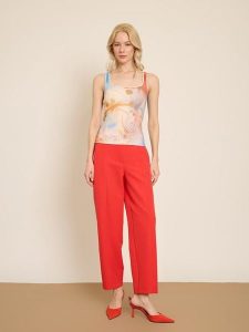 BGN Top ze wzorem rozmiar: 38. Topy BGN, bez wzorów, bez kołnierzyka, bez ramiączek. Za 65,99 zł.