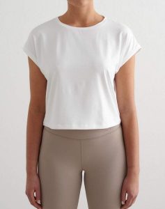 Damski top treningowy ultramiękki second skin, szybkoschnący Soft Basic biały. Białe topy AIM'N, l, bez wzorów, z elastanu, klasyczne, bez kołnierzyka, bez ramiączek. Za 121,60 zł.