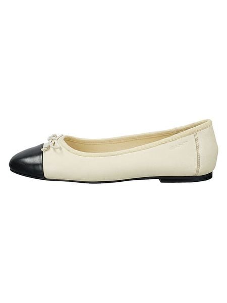 GANT Footwear Skórzane baleriny "Chadii" w kolorze kremowym rozmiar: 37. Brązowe balerinki GANT Footwear, bez wzorów, bez obcasa, bez zapięcia. Za 348,95 zł.