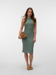 Vero Moda Sukienka w kolorze zielonym rozmiar: XL. Zielone sukienki Vero Moda, xl, bez wzorów, prążkowane, bez kołnierzyka, bez ramiączek, midi. Za 87,95 zł.