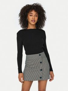 ONLY Bluzka Riley 15323159 Czarny Slim Fit. Czarne bluzki ONLY, xs, bez wzorów, z bawełny, bez kołnierzyka, bez ramiączek. Za 79,99 zł.