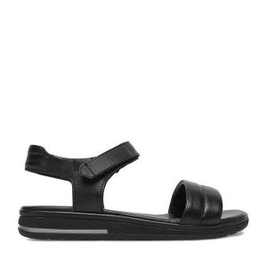 Sandały Lasocki. Czarne sandały Lasocki, bez wzorów, bez obcasa, na płaskiej podeszwie, bez zapięcia. Za 159,99 zł.