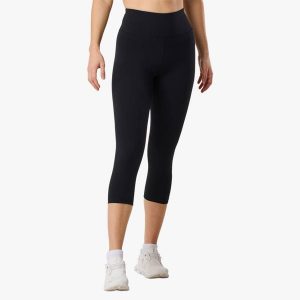 Legginsy treningowe damskie Swedemount Move 3/4 Tights szybkoschnące. Czarne legginsy SWEDEMOUNT, bez wzorów, z tkaniny, do biegania. Za 152,99 zł.