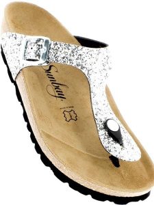 Sunbay Japonki "Camelia" w kolorze srebrnym rozmiar: 39. Szare klapki Sunbay, bez wzorów, z otwartym noskiem, bez obcasa. Za 123,25 zł.