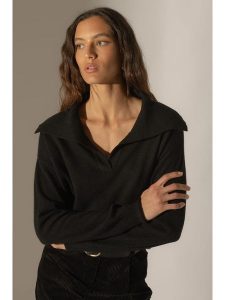 Perfect Cashmere Kaszmirowy sweter "Crimson" w kolorze czarnym rozmiar: M. Czarne swetry oversize Perfect Cashmere, m, bez wzorów, z kaszmiru, bez ramiączek. Za 435,45 zł.