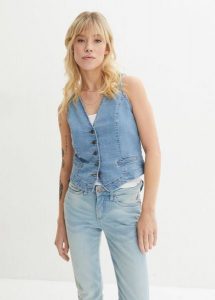 Kamizelka jeansowa ze stretchem. Niebieskie kamizelki bonprix, bez wzorów, z jeansu, bez kołnierzyka, bez ramiączek, bez kaptura. Za 114,99 zł.