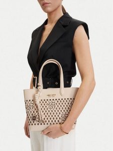 Nine West Torebka CEO-Essex Light-LDA8698A Beżowy. Brązowe torebki klasyczne Nine West, bez wzorów, ze skóry, bez dodatków. Za 249,99 zł.