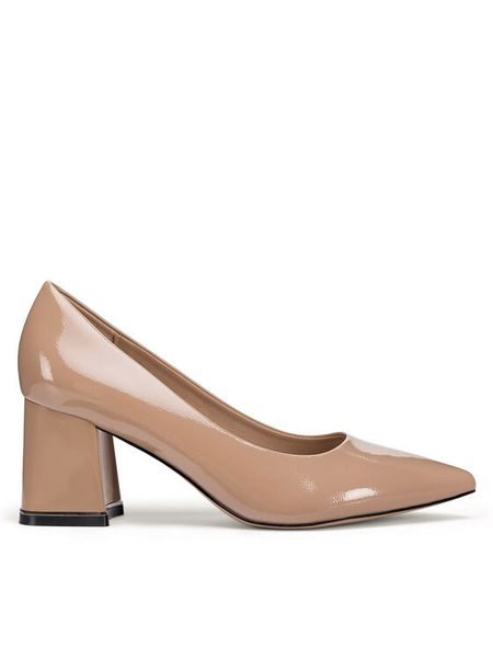 Clara Barson Czółenka WFA3047-1 Beżowy. Brązowe czółenka Clara Barson, bez wzorów, ze skóry, bez obcasa, bez zapięcia. Za 119,99 zł.