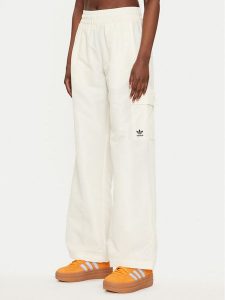 Adidas Spodnie dresowe Essentials Woven Cargo IX9970 Écru Loose Fit. Spodnie dresowe ADIDAS, xs, bez wzorów, z dresówki. Za 179,99 zł.