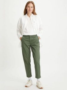 Levi's Spodnie chino w kolorze zielonym rozmiar: W25/L29. Zielone chinosy Levi's®, bez wzorów, z podwyższonym stanem. Za 146,45 zł.