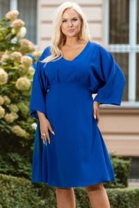 Ekskluzywna sukienka wizytowa odcinana pod biustem TYCJANA chabrowa PROMOCJA. Niebieskie sukienki KARKO, na komunię, na lato, plus size, bez wzorów, z elastanu, eleganckie, bez kołnierzyka, plus size, bez ramiączek, maxi, kopertowe. Za 89,50 zł.