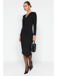 Trendyol Sukienka w kolorze czarnym rozmiar: L. Czarne sukienki Trendyol, l, bez wzorów, bez kołnierzyka, bez ramiączek, midi. Za 74,46 zł.