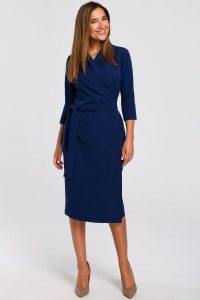 Elegancka sukienka kopertowa midi z paskiem granat. Sukienki Stylove, do pracy, l, bez wzorów, z elastanu, biznesowe, bez kołnierzyka, bez ramiączek, midi, dopasowane. Za 309,00 zł.