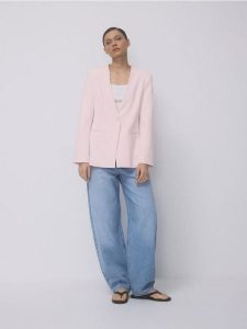 Jednorzędowa marynarka - pastelowy róż. Czerwone marynarki i żakiety Reserved, l, bez wzorów, z tkaniny. Za 199,99 zł.